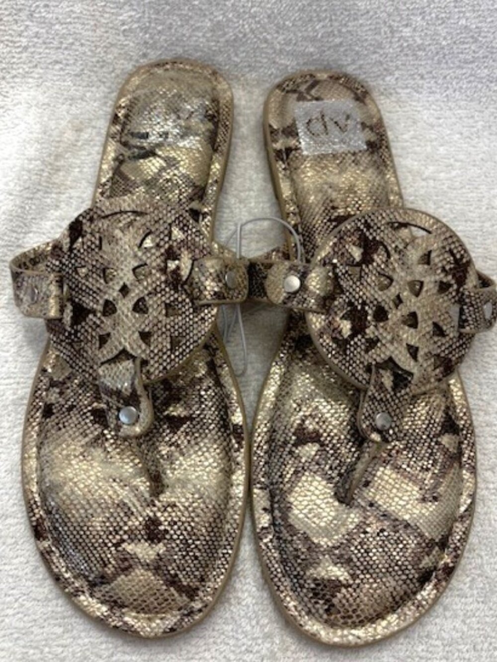 dv Dolce Vita Gotie Exotic snakeskin embossed flat thong sandals Size 8-1/2